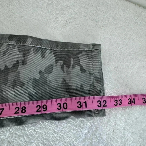 NWT Spanx Stretch Twill Ankle Cargo Pants in Stone Wash Camo size XS TALL - Picture 8 of 9